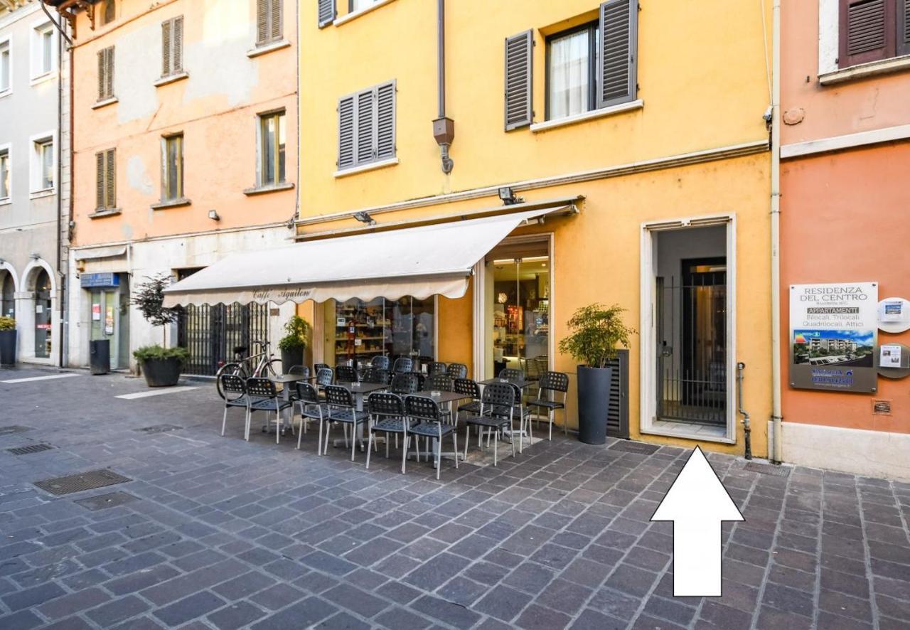 Desenzanoloft Yellow Apartment Desenzano del Garda Bagian luar foto
