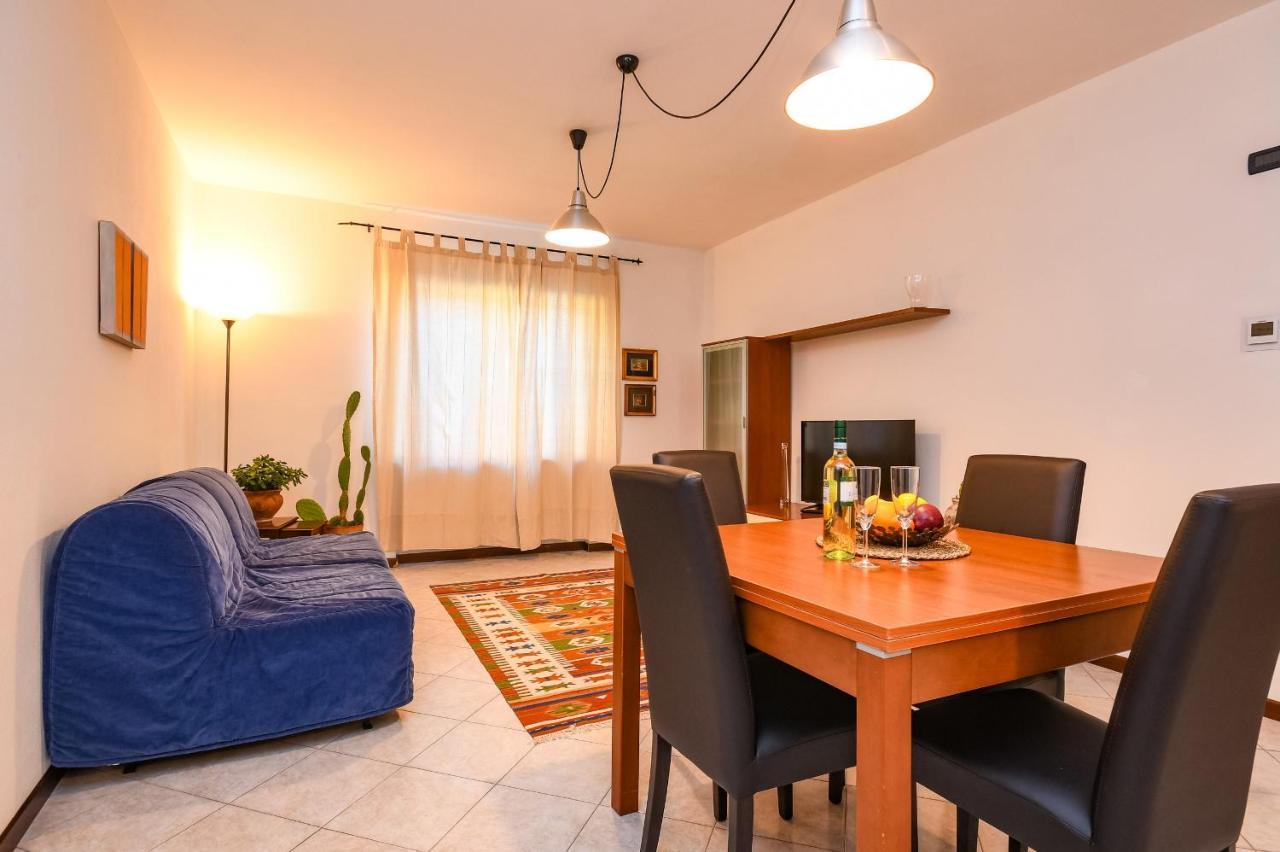 Desenzanoloft Yellow Apartment Desenzano del Garda Bagian luar foto