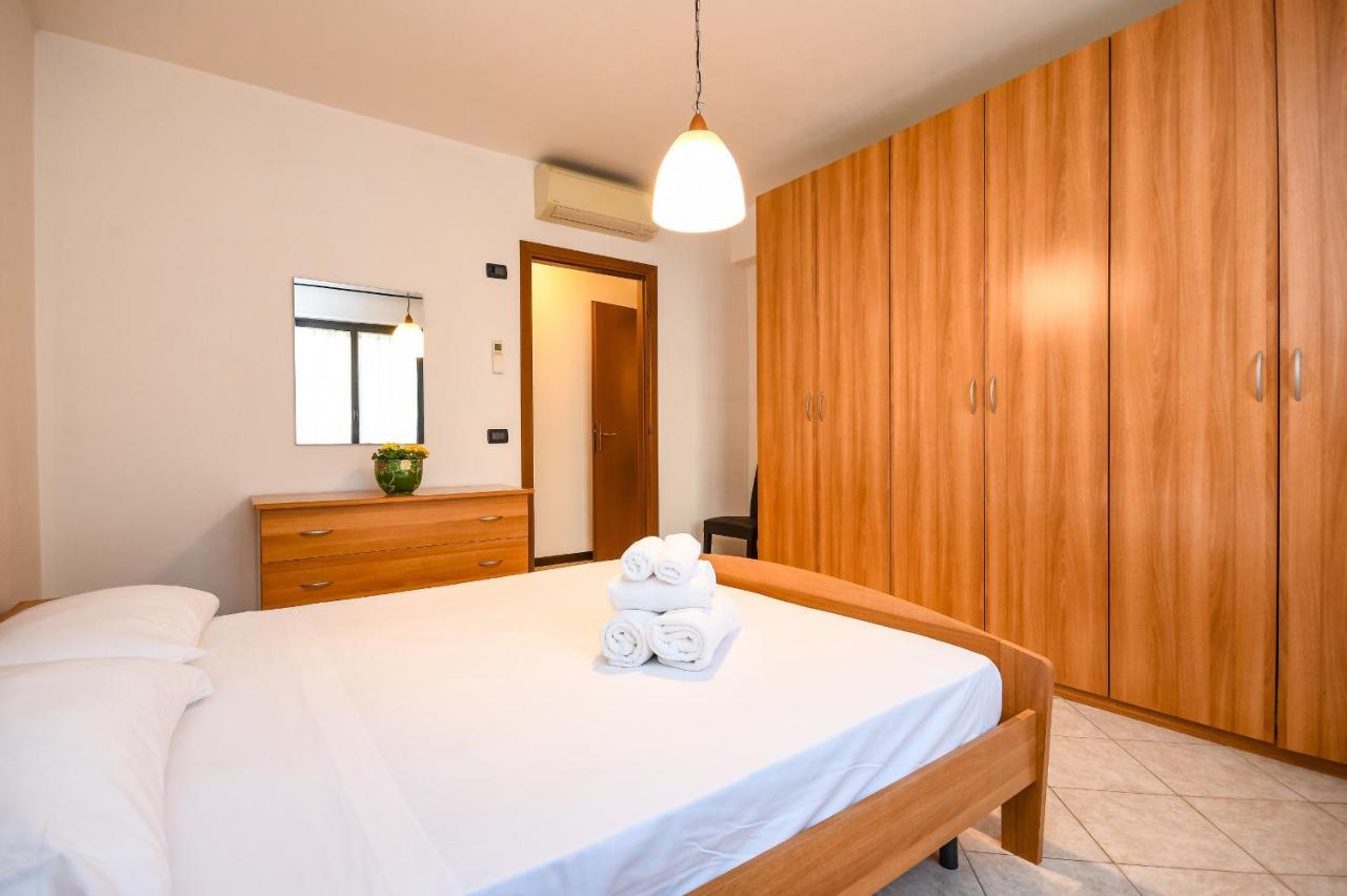Desenzanoloft Yellow Apartment Desenzano del Garda Bagian luar foto