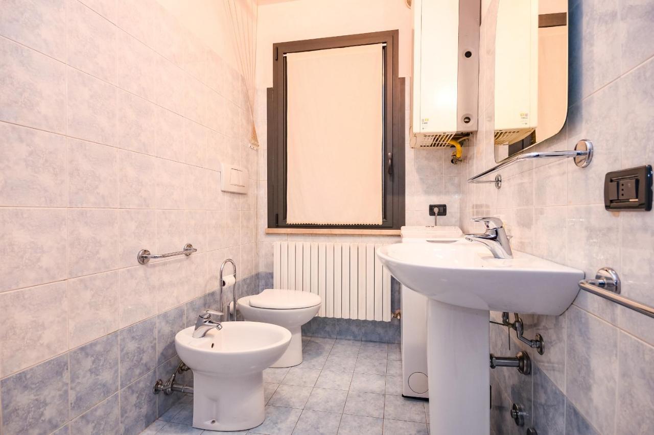 Desenzanoloft Yellow Apartment Desenzano del Garda Bagian luar foto
