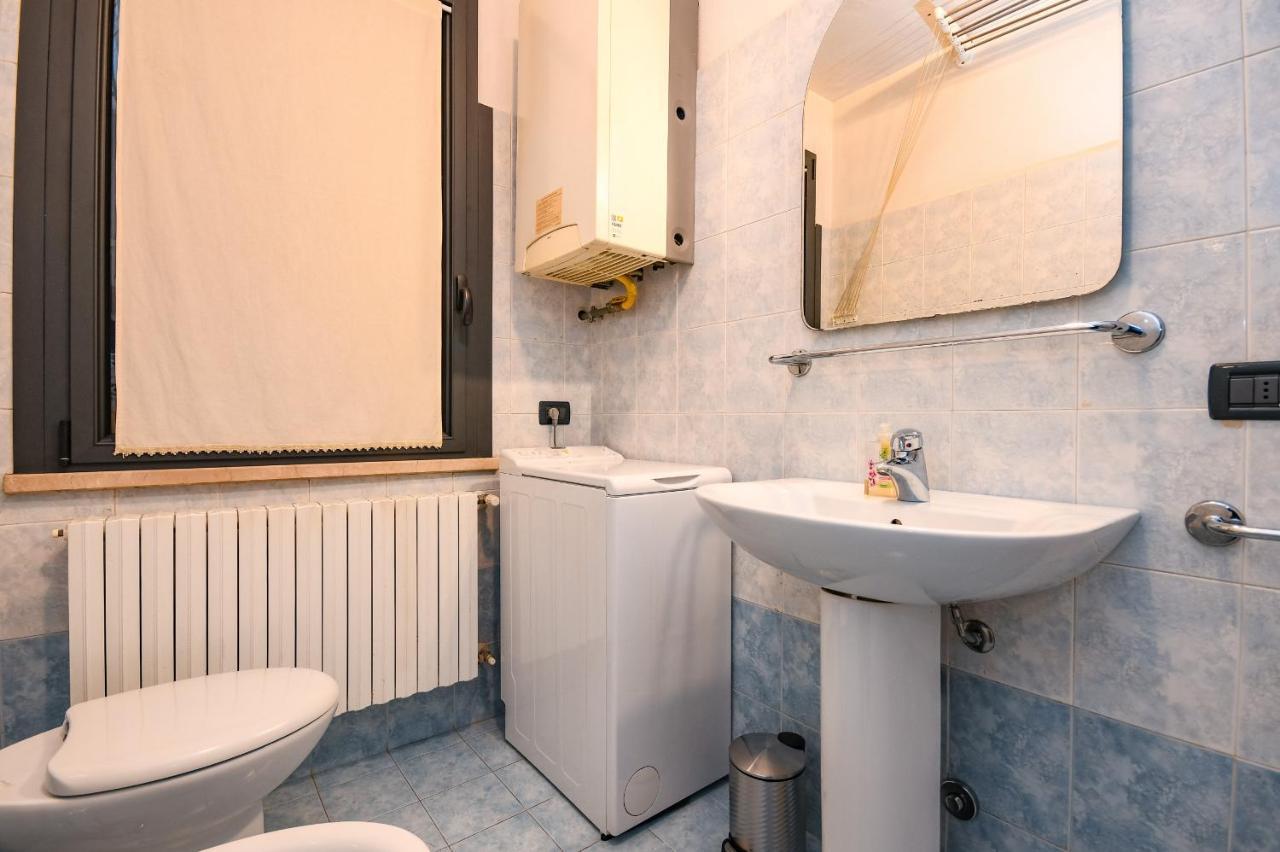 Desenzanoloft Yellow Apartment Desenzano del Garda Bagian luar foto